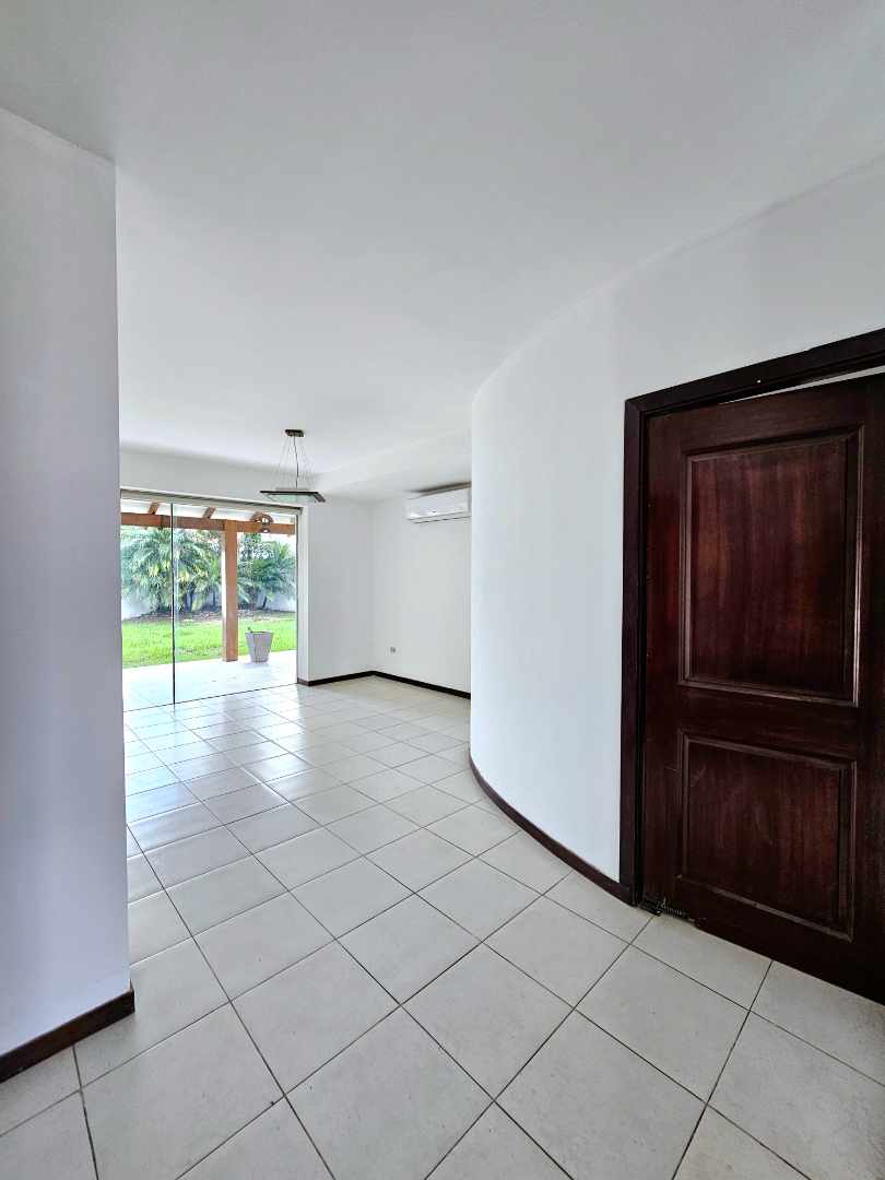 Casa en Entre 5to y 6to anillo Norte en Santa Cruz de la Sierra 3 dormitorios 3 baños 2 parqueos Foto 18