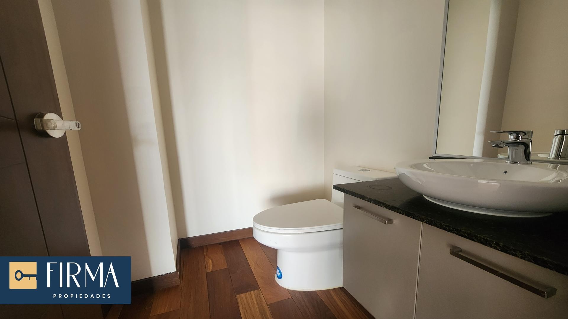 Departamento en VentaDEPARTAMENTO DE LUJO CON BALCONES EN OBRAJES 3 dormitorios 4 baños 1 parqueos Foto 18