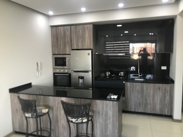 Departamento en AlquilerCondominio Sky Lux, Equipetrol Norte y 4to. Anillo, a pasos de Torre Dúo y del Mall Ventura. 1 dormitorios 2 baños 1 parqueos Foto 5