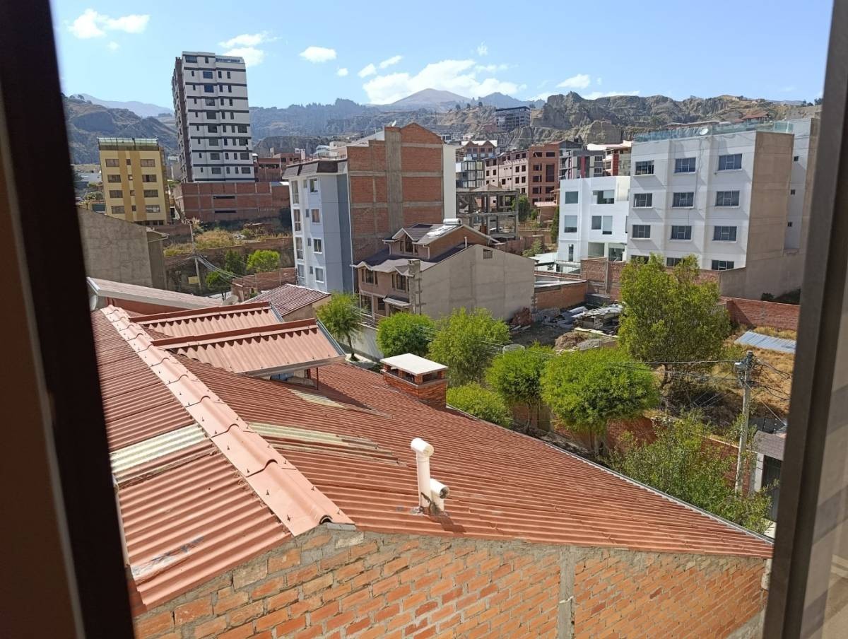 Departamento en Achumani en La Paz 4 dormitorios 3 baños 1 parqueos Foto 4