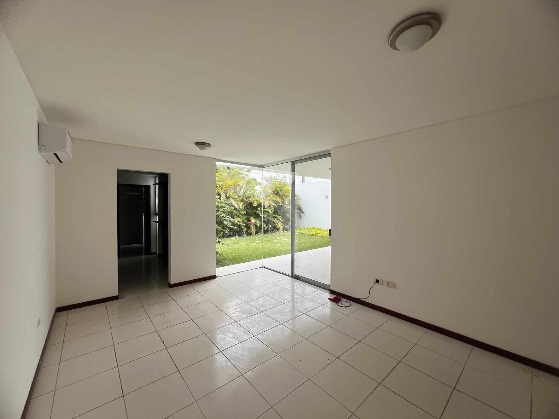 Casa en Entre 3er y 4to anillo Oeste en Santa Cruz de la Sierra 3 dormitorios 2 baños 2 parqueos Foto 7