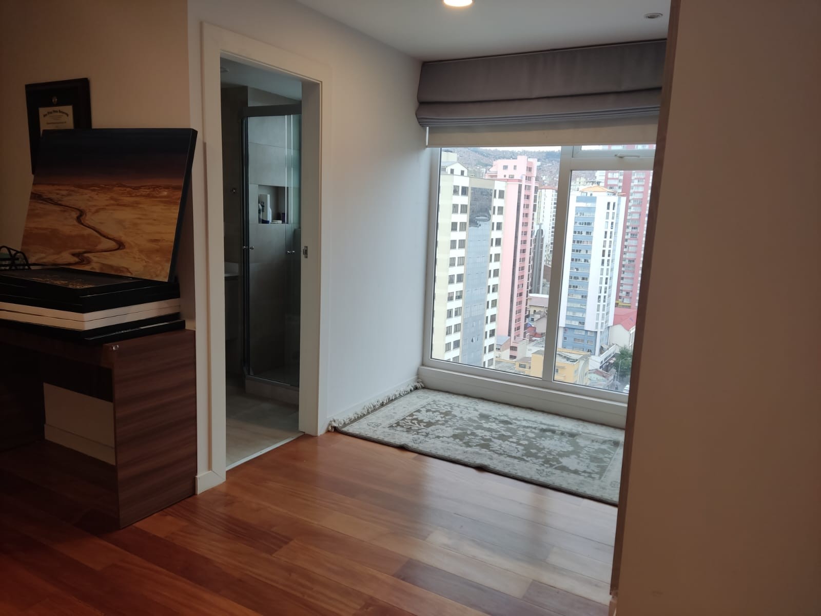 Departamento en AlquilerAv. 6 de agosto y esquina belisario salina, edif Carlos David Foto 12