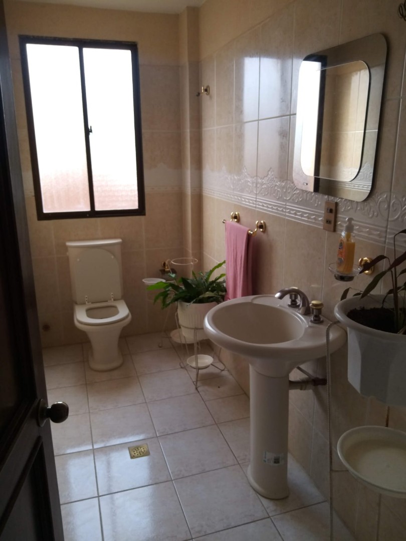 Casa en Venta‼️Compra está bella casa en Esquina de Achumani‼️ Sector la Barqueta. 4 dormitorios 5 baños 5 parqueos Foto 16