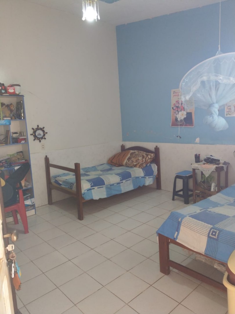 Casa en VentaBarrio Nueva Esperanza
Entre Av. 2 de agosto y Cambodromo  8 dormitorios 3 baños 2 parqueos Foto 3