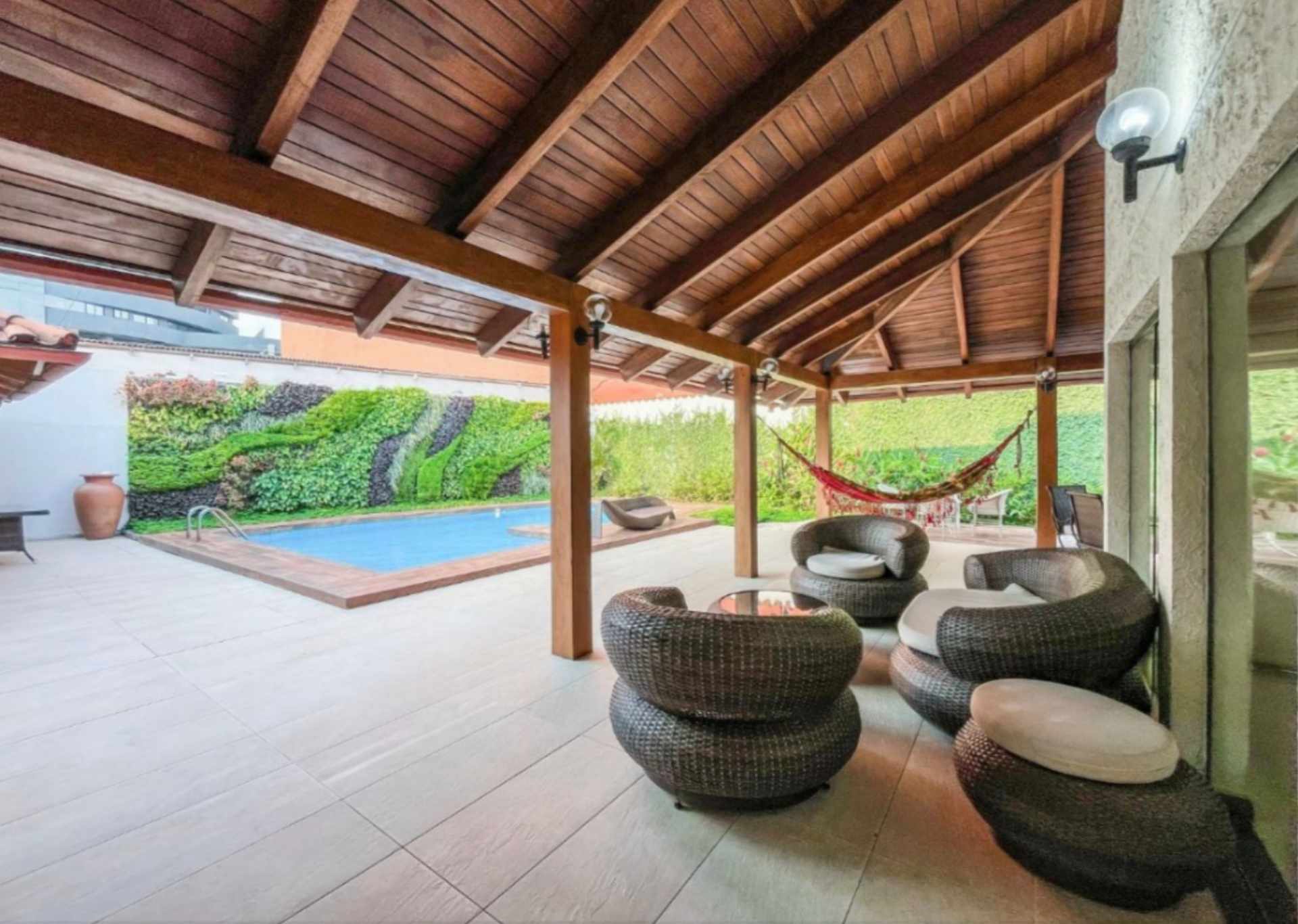 Casa en Entre 2do y 3er anillo Norte en Santa Cruz de la Sierra 4 dormitorios 6 baños 3 parqueos Foto 10