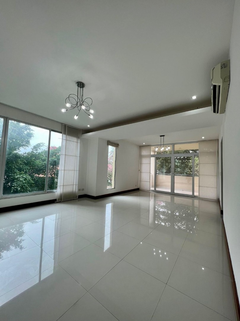Departamento en VentaEn Venta Exclusivo Penthouse de 247 m2 en Condominio Tarumá 4 dormitorios 4 baños 2 parqueos Foto 1