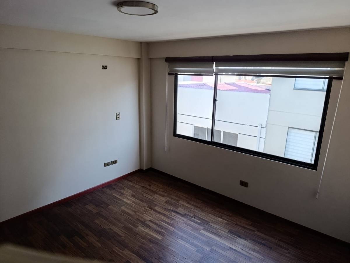 Departamento en Achumani en La Paz 4 dormitorios 3 baños 1 parqueos Foto 7