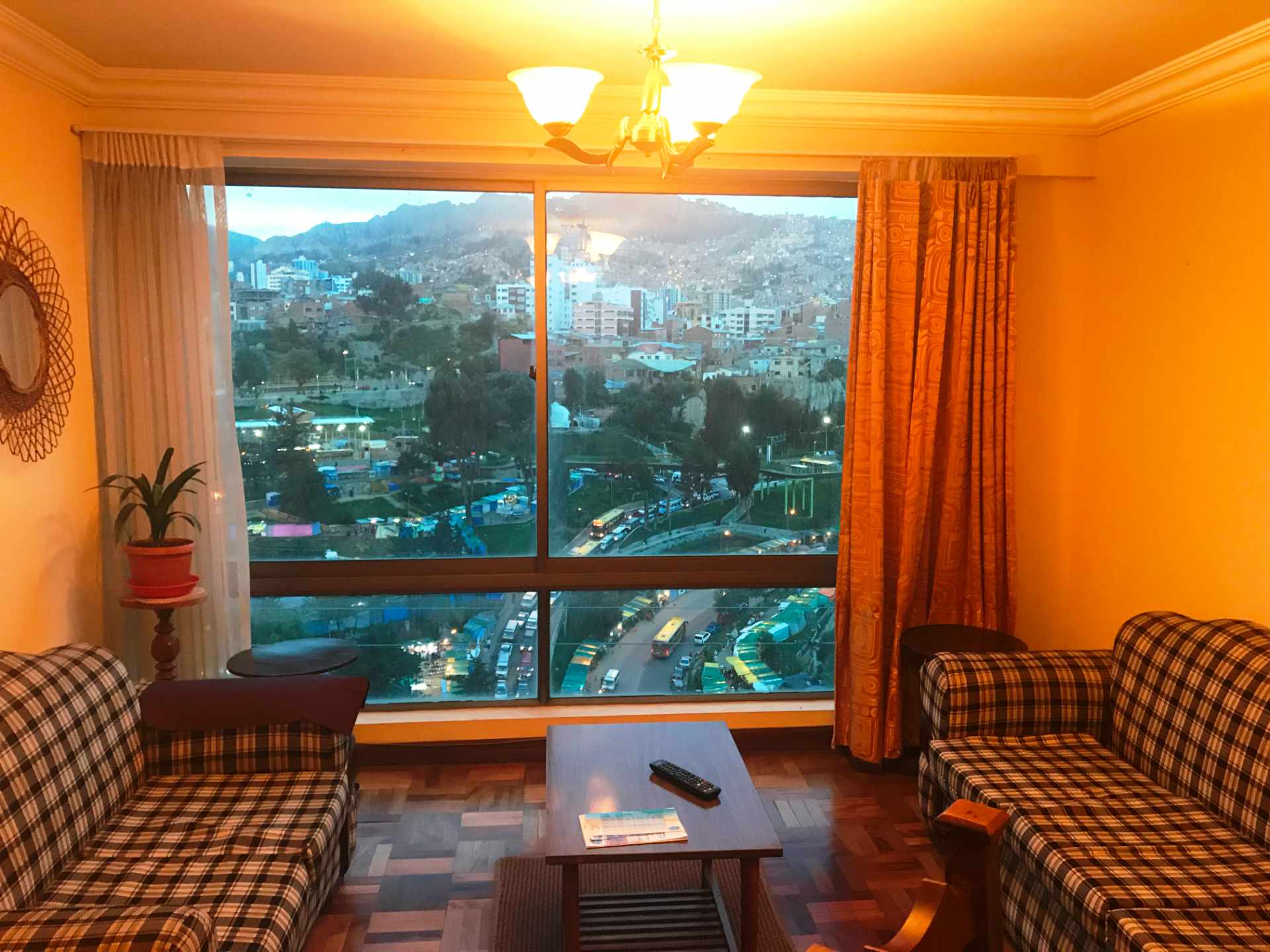 Departamento Edificio Alcázar, Torre Granada, Calle Federico Suazo esq. Batallón Colorados. A una cuadra de la Plaza del Estudiante/Prado. Foto 14