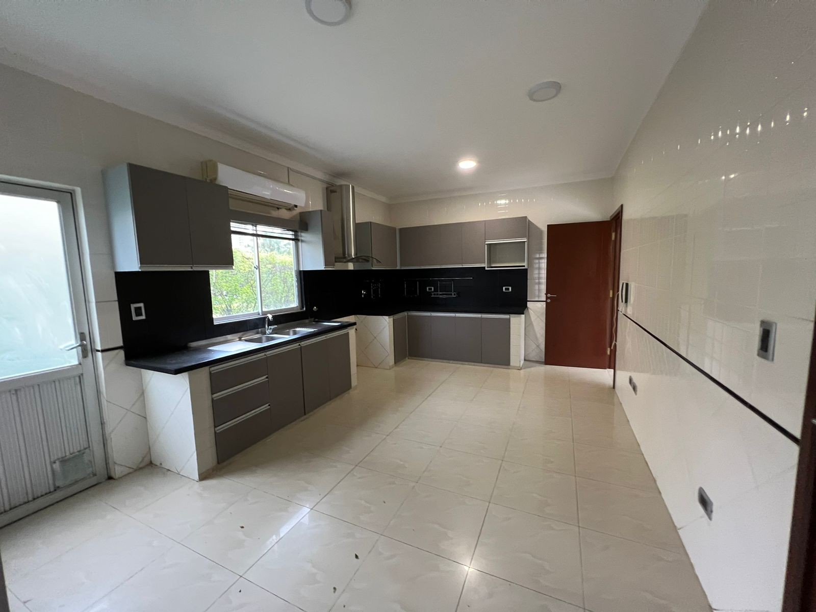 En Alquiler a $us 1,800 Foto 20