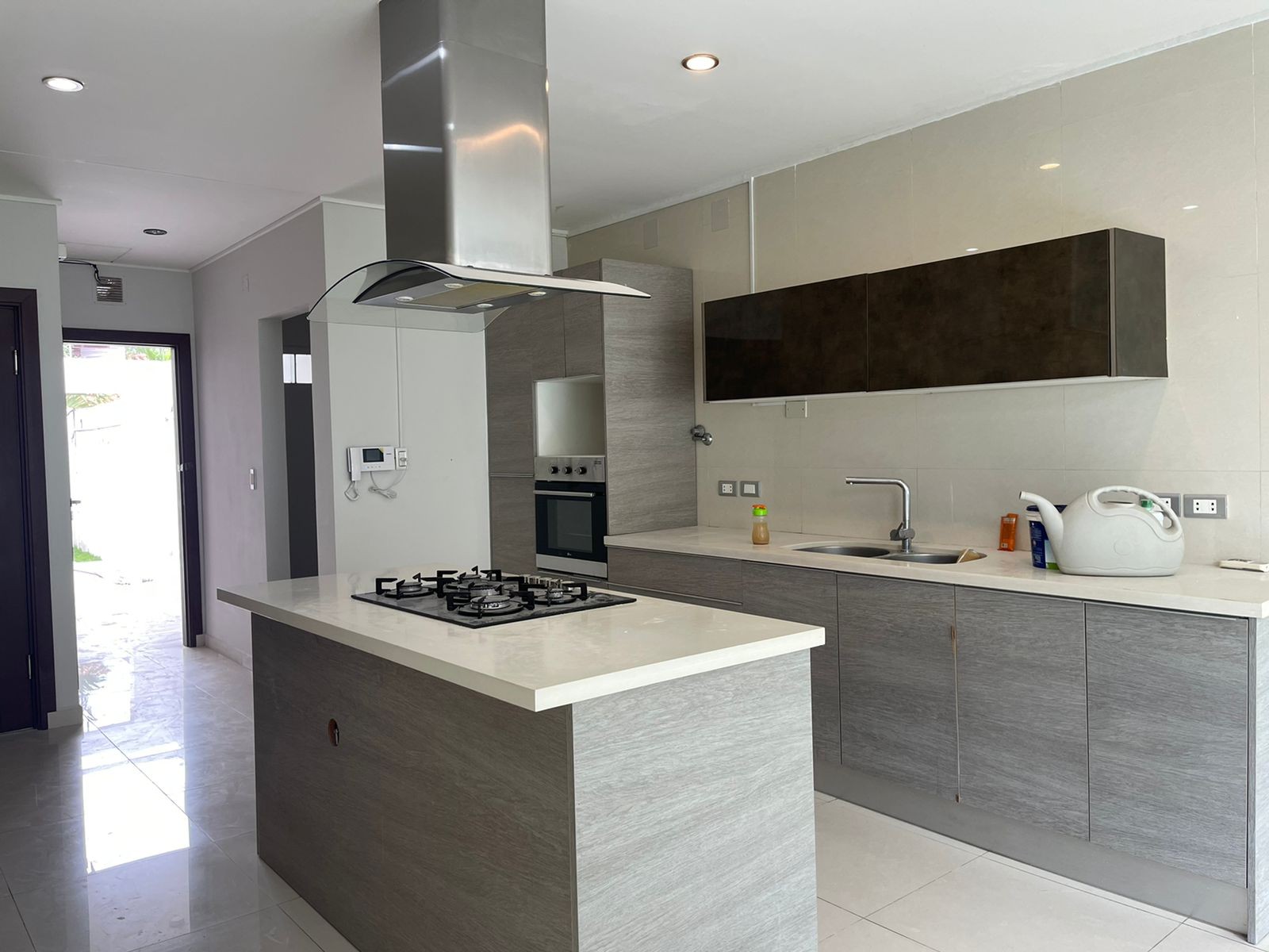 Casa en Las Palmas en Santa Cruz de la Sierra 3 dormitorios 5 baños 2 parqueos Foto 7