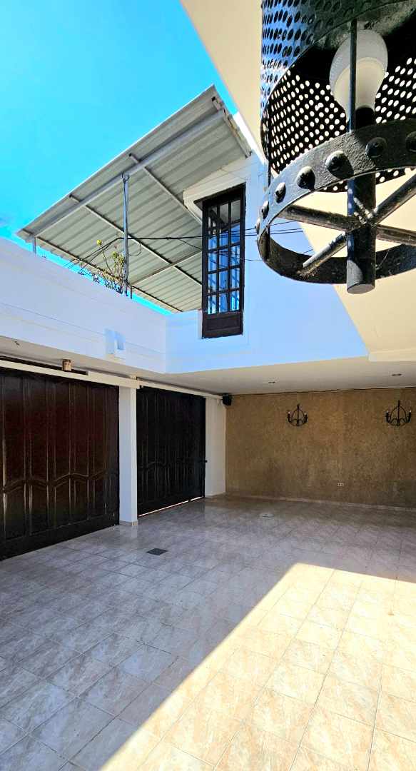 Casa Av. Roca Coronado 3er anillo- frente a la Feria exposición  Foto 4