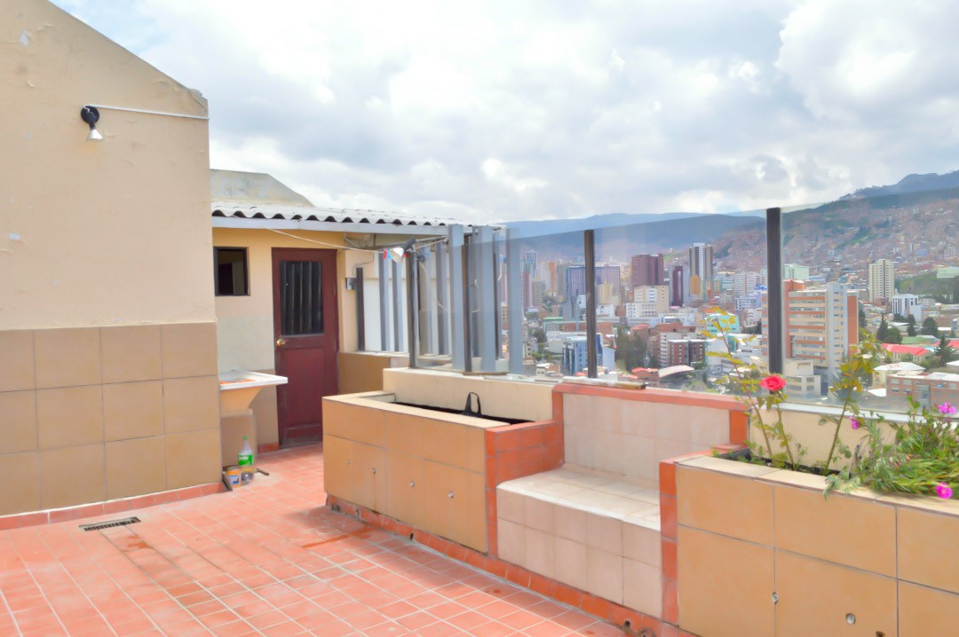 Departamento en San Jorge en La Paz 2 dormitorios 3 baños 1 parqueos Foto 14