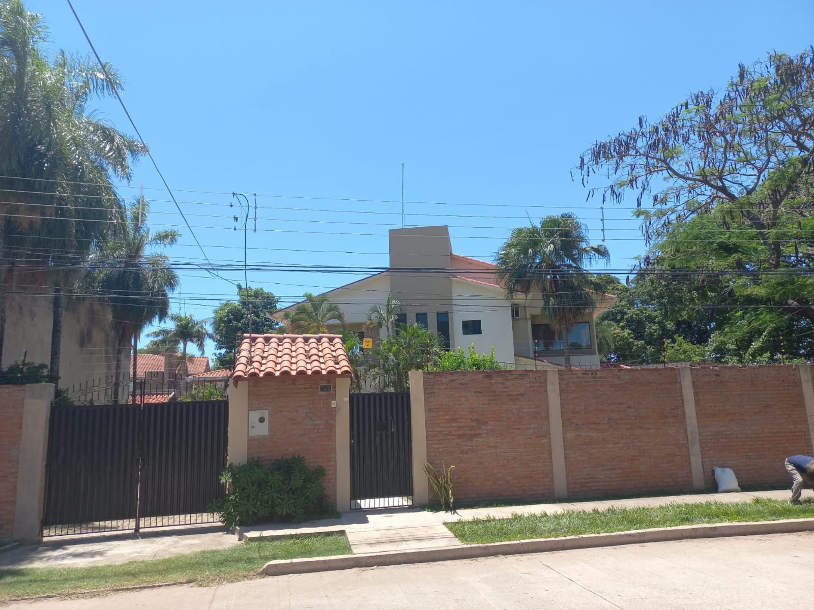 Casa en Entre 6to y 7mo anillo Norte en Santa Cruz de la Sierra 5 dormitorios 7 baños 8 parqueos Foto 16