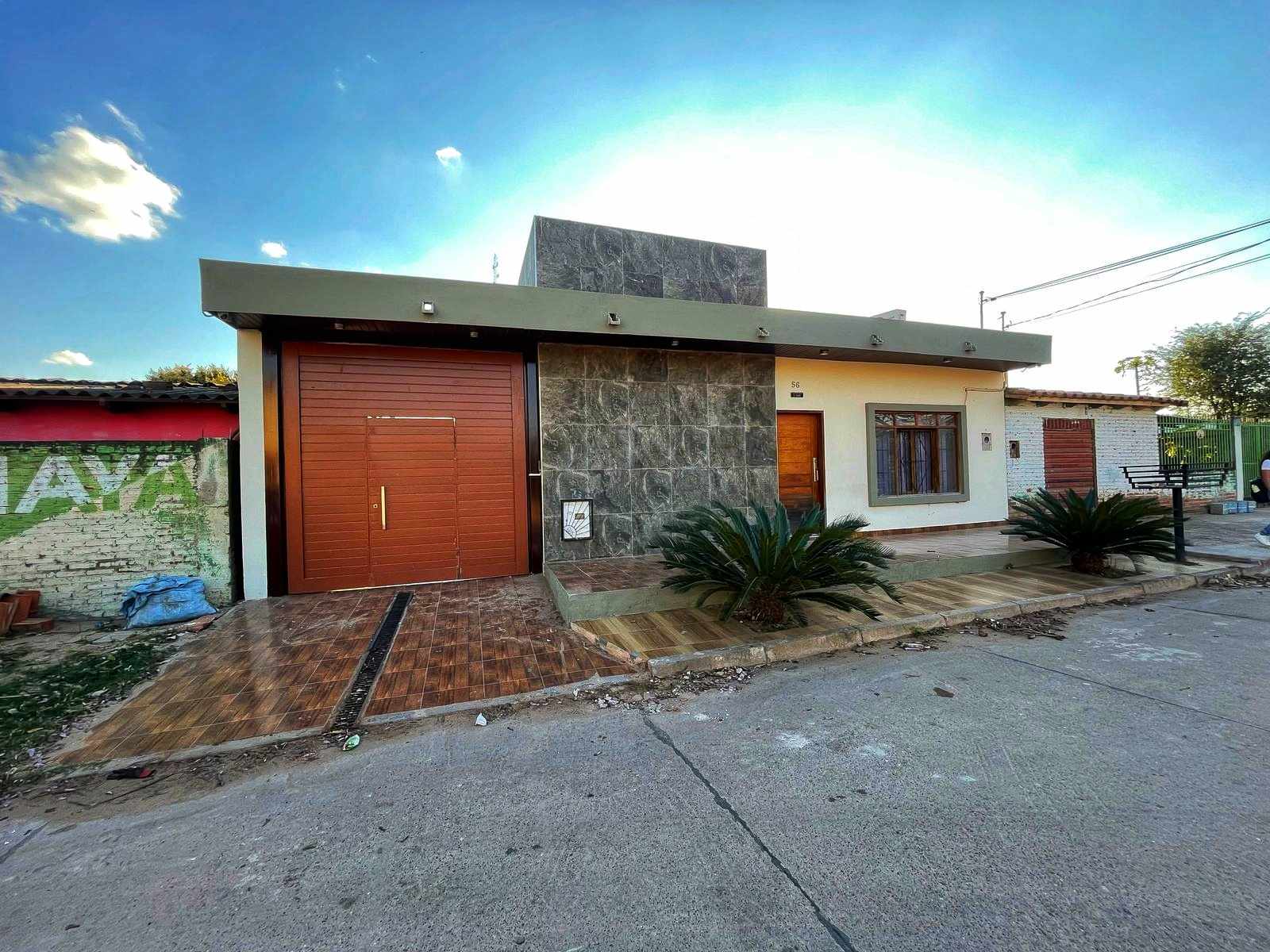 Casa en VentaCotoca, zona Sur, Av Las Palmeras entre 1er y 2do anillo Foto 1