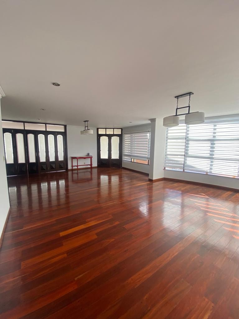 Departamento en Calacoto en La Paz 4 dormitorios 6 baños 2 parqueos Foto 3