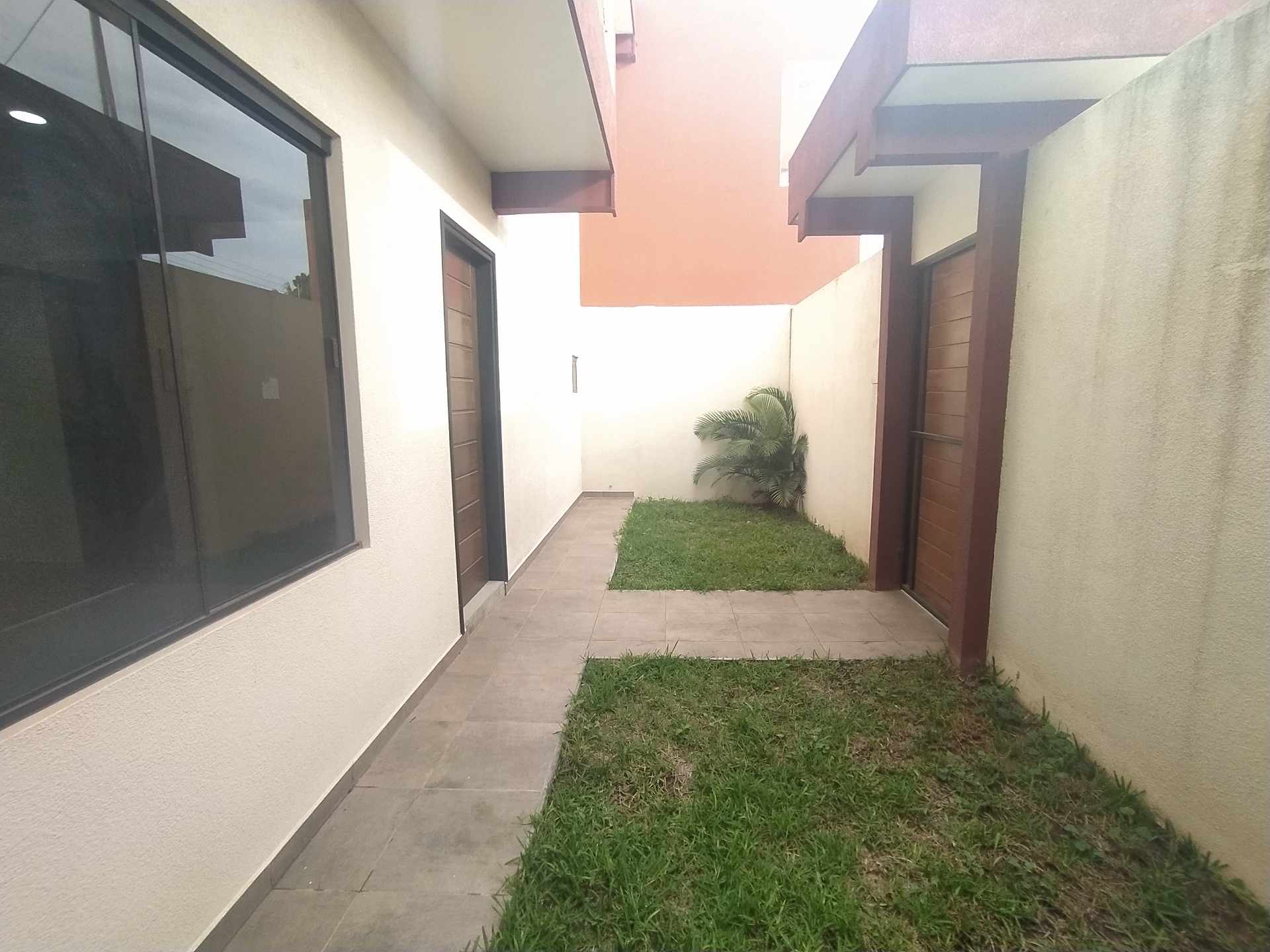 Casa en VentaAV. LA COLORADA ENTRE 5TO Y 6TO ANILLO Foto 2