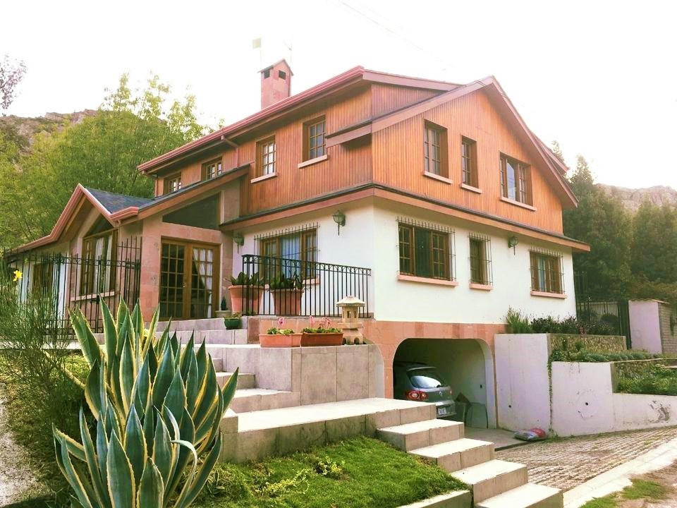 Casa en Calacoto en La Paz 3 dormitorios 3 baños 4 parqueos Foto 2