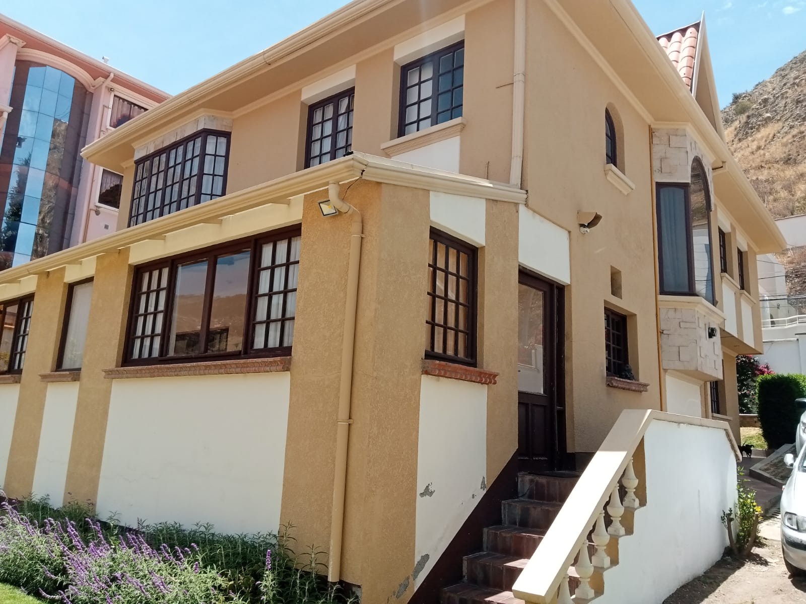 Casa en Irpavi en La Paz 3 dormitorios 3 baños 3 parqueos Foto 1