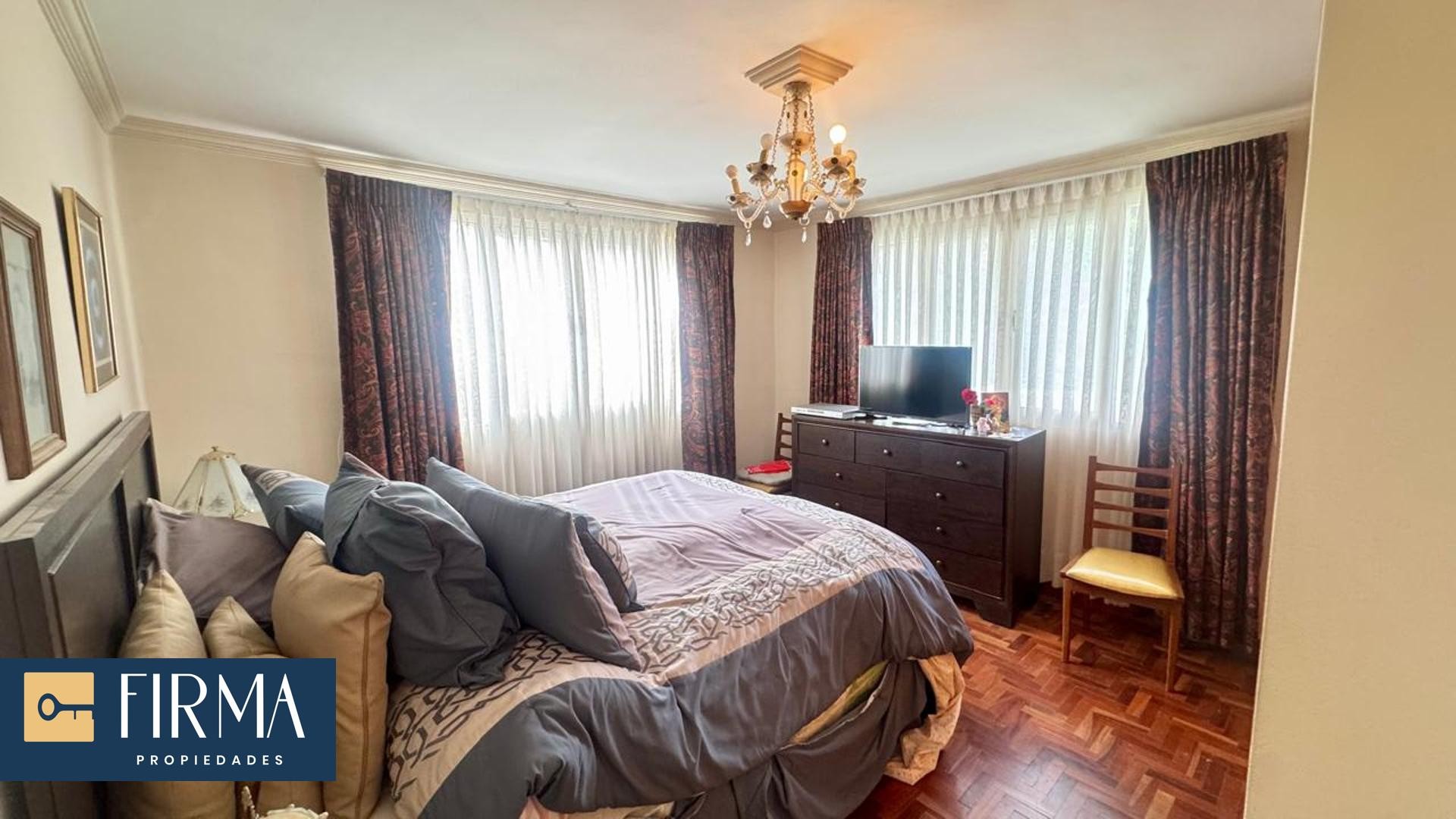 Casa en VentaCASA EN VENTA, ACHUMANI BAJO CALLE 17 4 dormitorios 4 baños 2 parqueos Foto 8