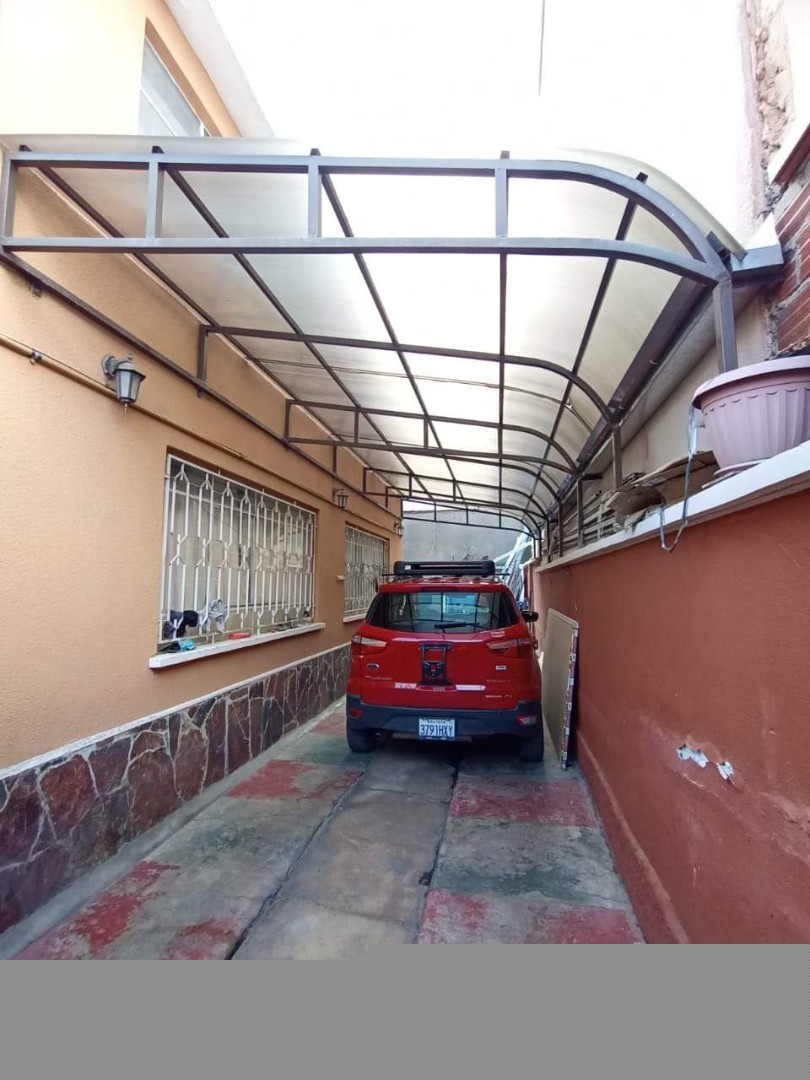 Casa en VentaAlto Obrajes sector B 4 dormitorios 2 baños 1 parqueos Foto 2