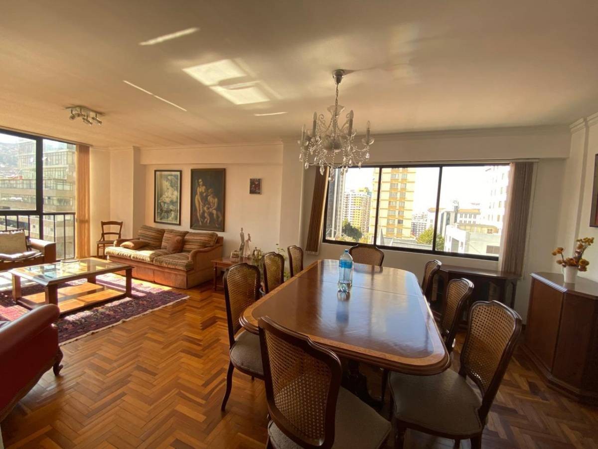 Departamento en San Jorge en La Paz 4 dormitorios 4 baños 1 parqueos Foto 12