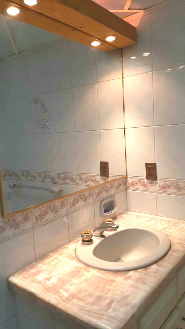 Departamento en VentaAv. America esq. Av. Santa cruz. Edificio Mirage 3 dormitorios 3 baños 1 parqueos Foto 5