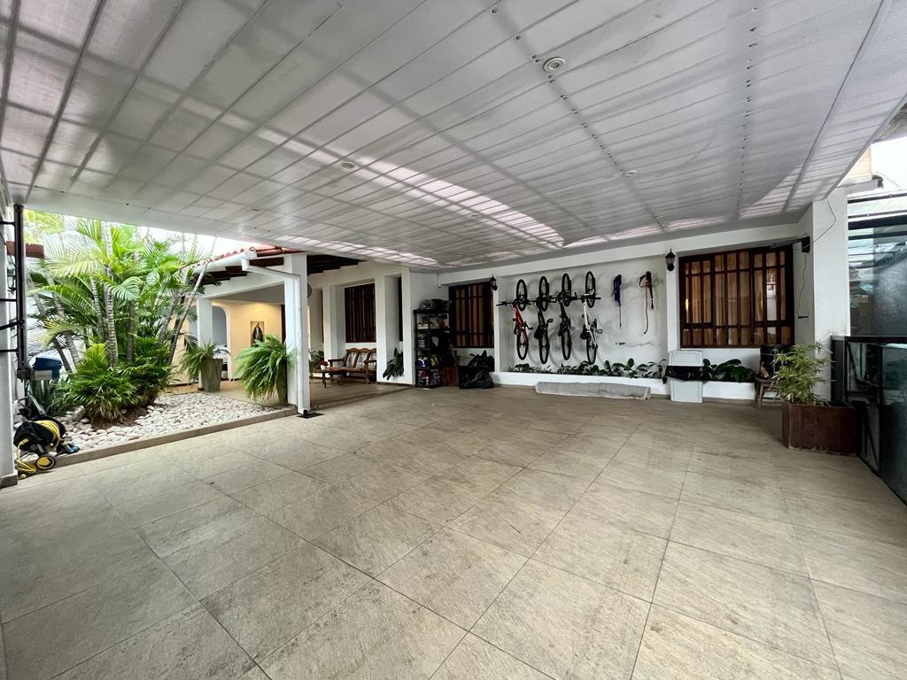 Casa en VentaZONA SANTOS DUMONT 2DO ANILLO 6 dormitorios 4 baños 4 parqueos Foto 4