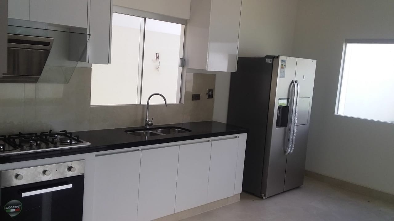 Casa en VentaAV. BANZER KM 8 AL NORTE URBANIZACION BOSQUE DE LA COLINA Foto 14