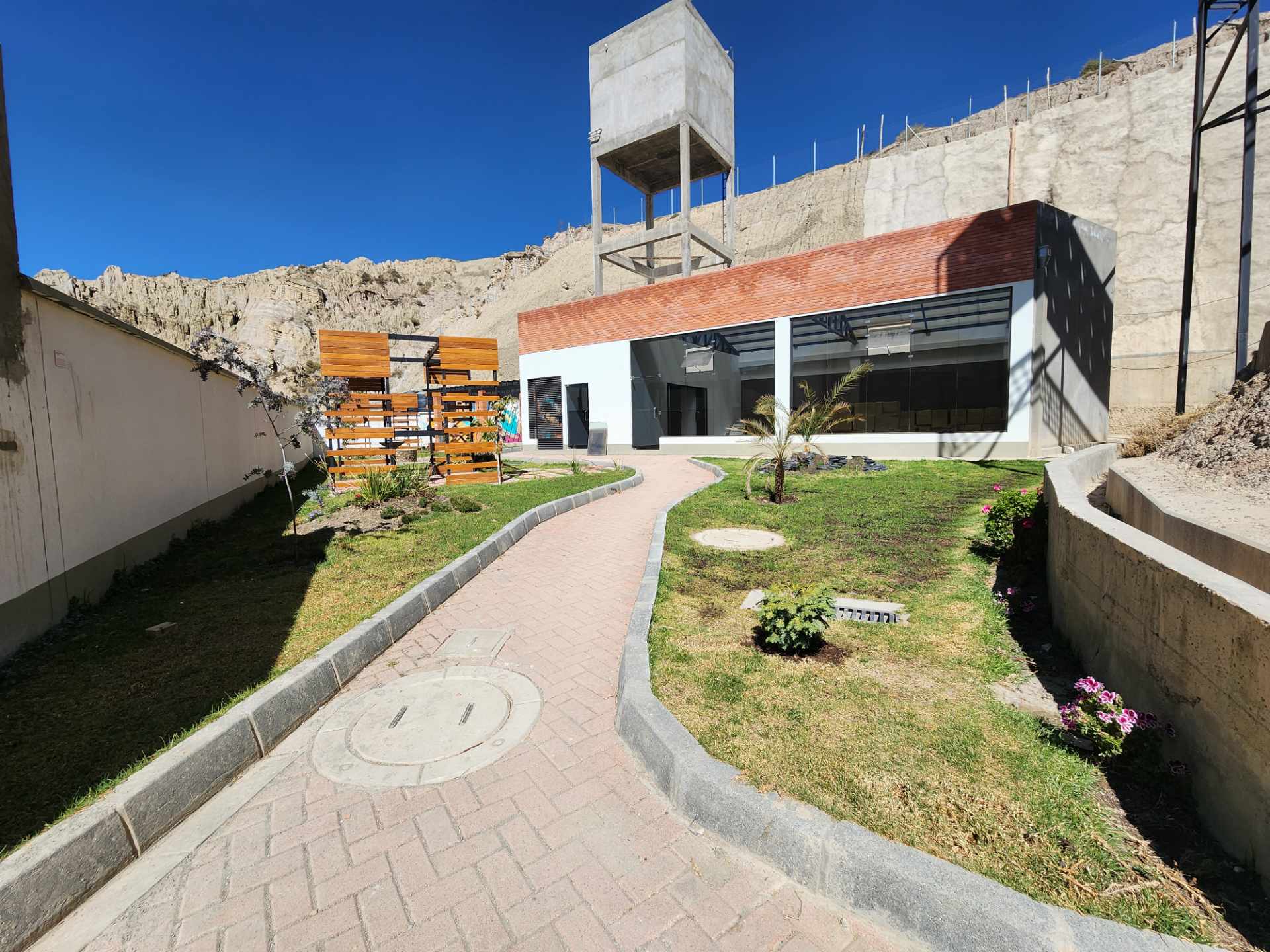 Casa en VentaCASA A ESTRENAR EN VENTA, MALLASILLA URB. PRIVADA Foto 2