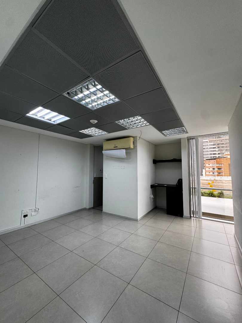 Oficina en AlquilerTORRE DUO 5 dormitorios 1 baños 2 parqueos Foto 4