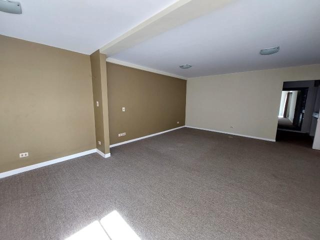 Departamento en Los Pinos en La Paz 3 dormitorios 3 baños 2 parqueos Foto 3