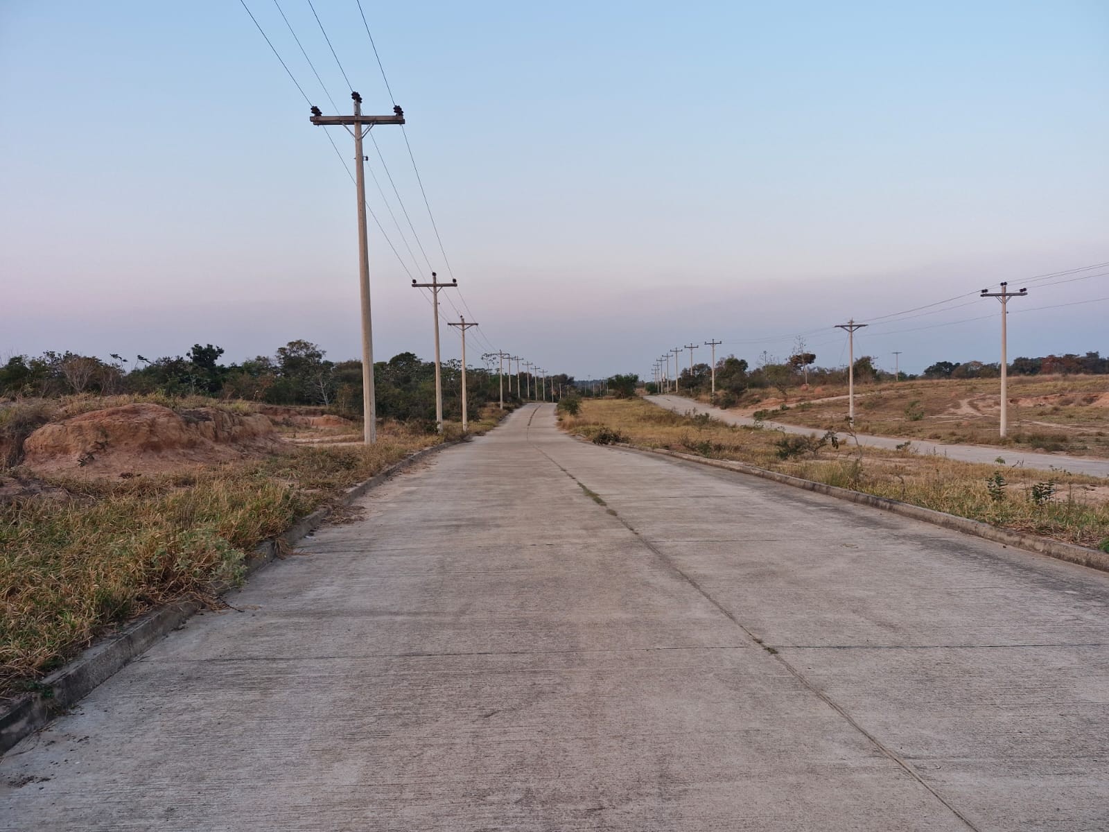 Terreno en VentaLote 600 m2 (divido en 2 lotes), 
Papeles 100% al dia, 
urbanizacion Pahuichi     Foto 5