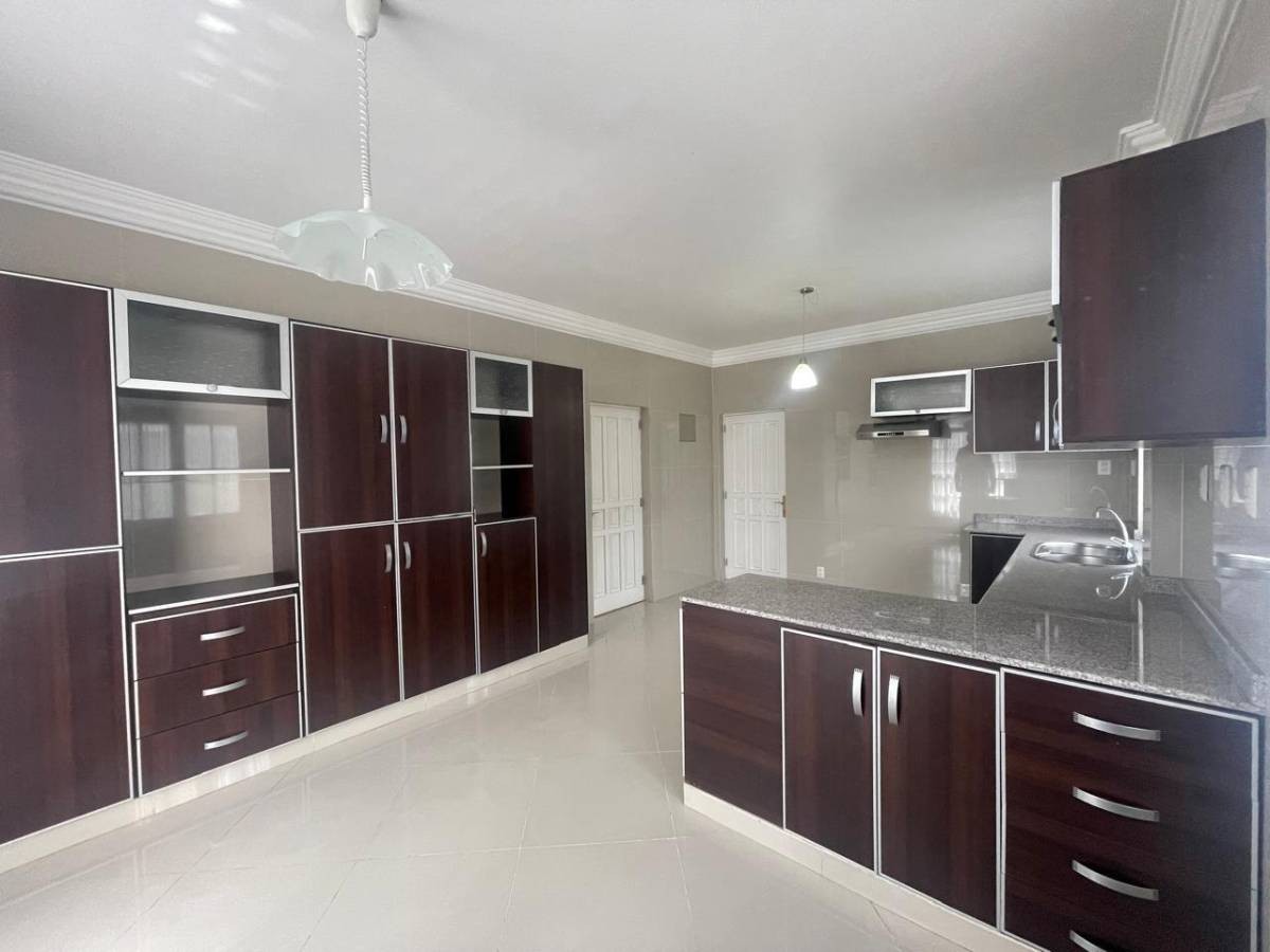 Casa en Achumani en La Paz 4 dormitorios 4 baños 2 parqueos Foto 3