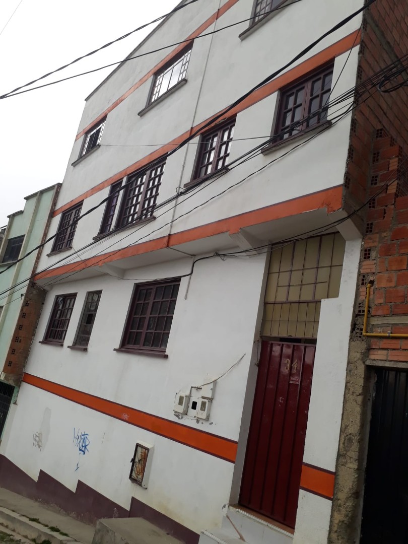 Casa en VentaCASA RENTABLE EN VENTA, CON 5 DPTOS. Y LOCAL DE EVENTOS INTERIOR. Foto 5