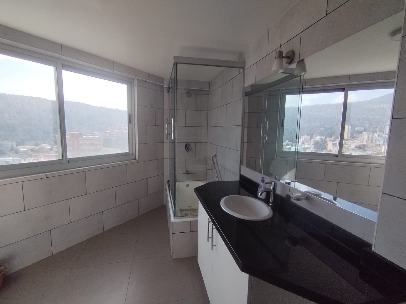 Departamento en Sopocachi en La Paz 3 dormitorios 4 baños 1 parqueos Foto 3