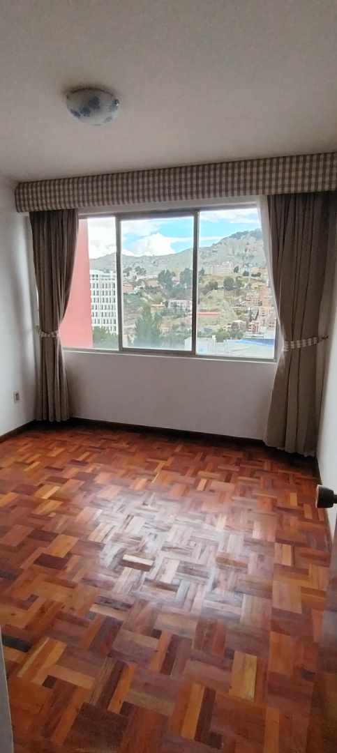 Departamento en AlquilerAV. ARCE  3 dormitorios 4 baños 1 parqueos Foto 6