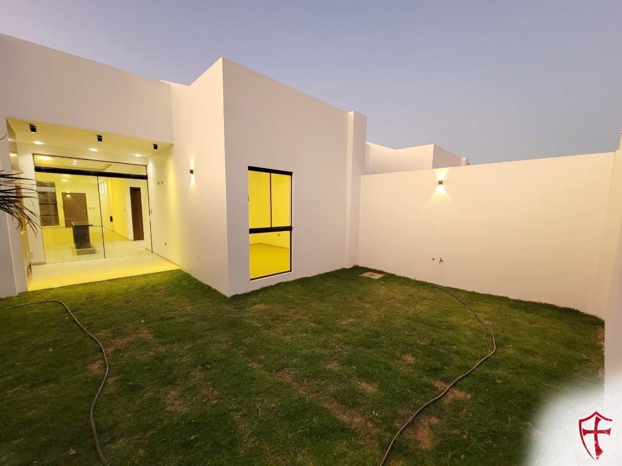 Casa Av banzer y canal pedro velez 7mo anillo Foto 5