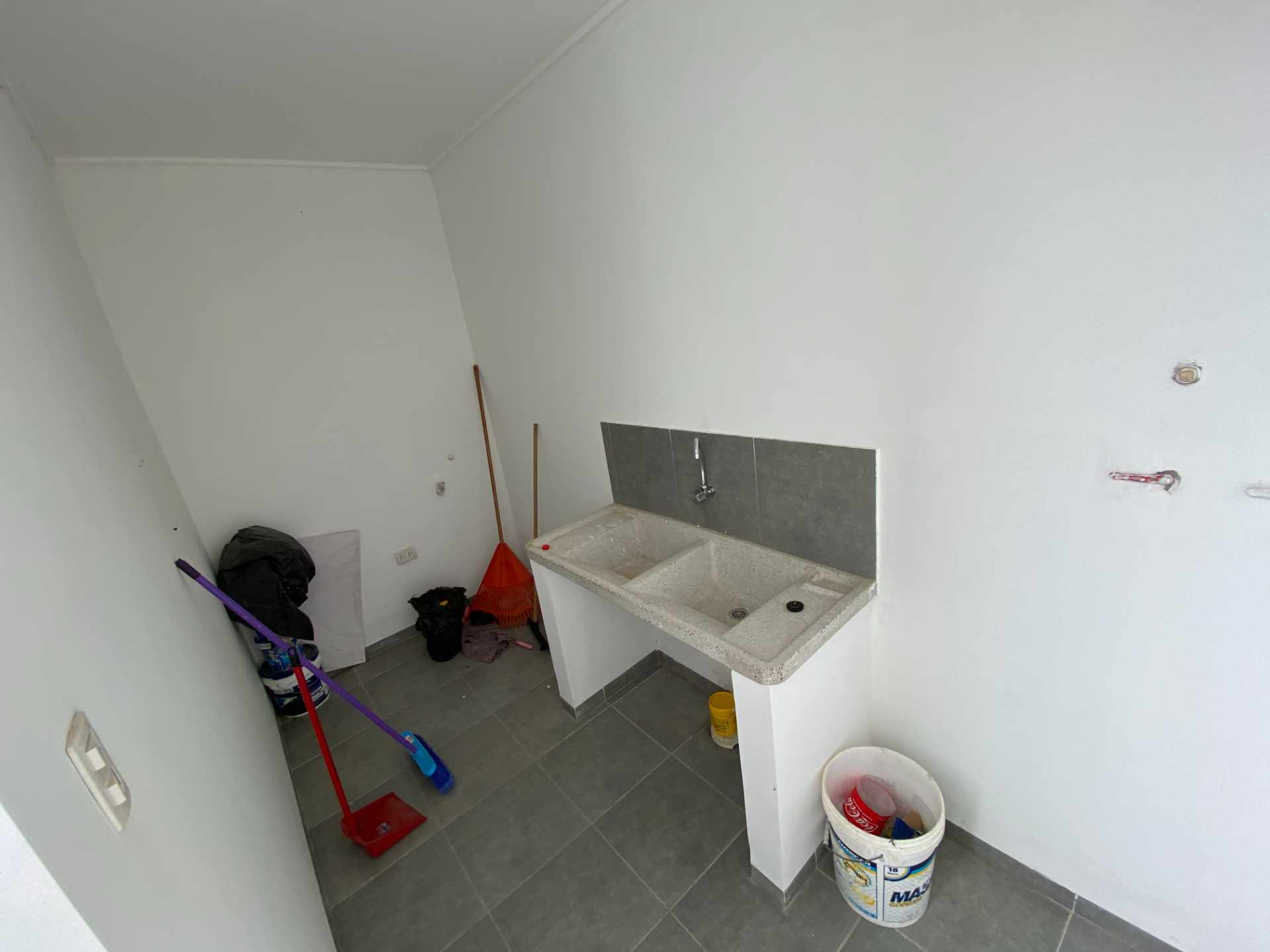 Casa en VentaCondominio Las Palmeras 2. Km 8 Carretera al Norte entrando por Mainter, al lado de ASAI NORTE.   4 dormitorios 4 baños 2 parqueos Foto 25