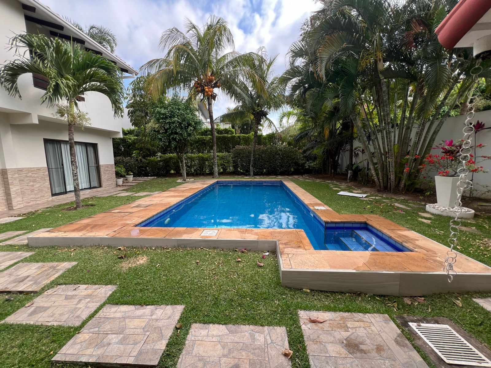 Casa en AlquilerCONDOMINIO JARDINES DL URUBO I Foto 2