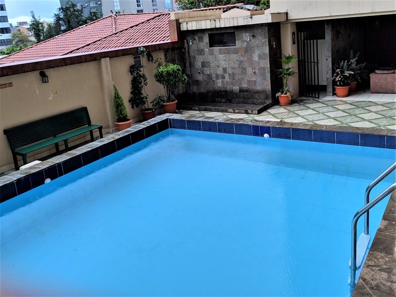 Departamento en Aranjuez en Cochabamba 3 dormitorios 4 baños 1 parqueos Foto 13