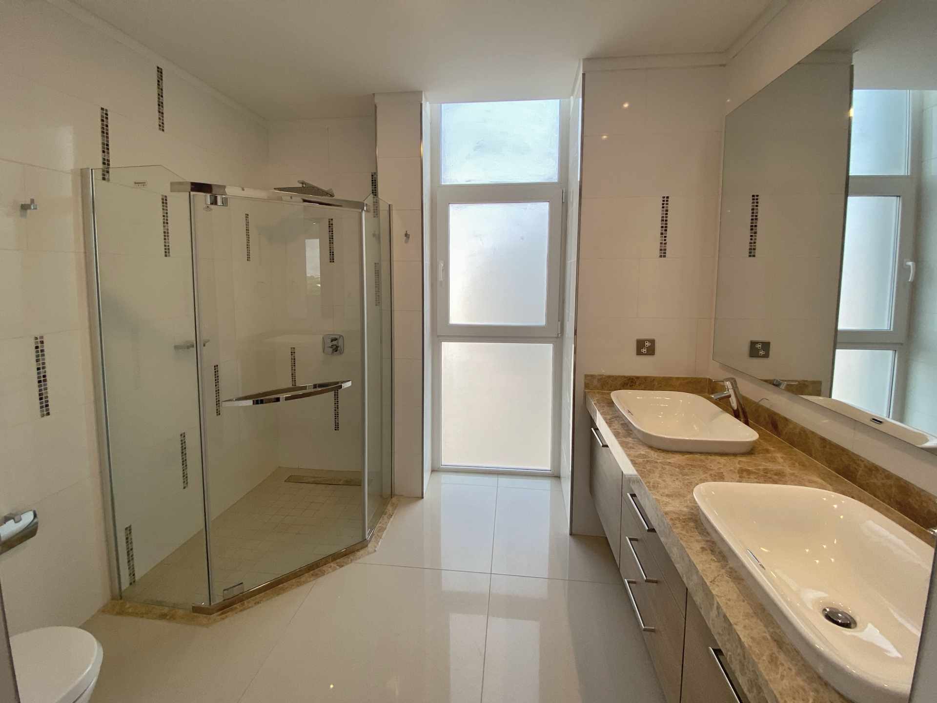 Departamento en Entre 2do y 3er anillo Oeste en Santa Cruz de la Sierra 3 dormitorios 3 baños 1 parqueos Foto 9