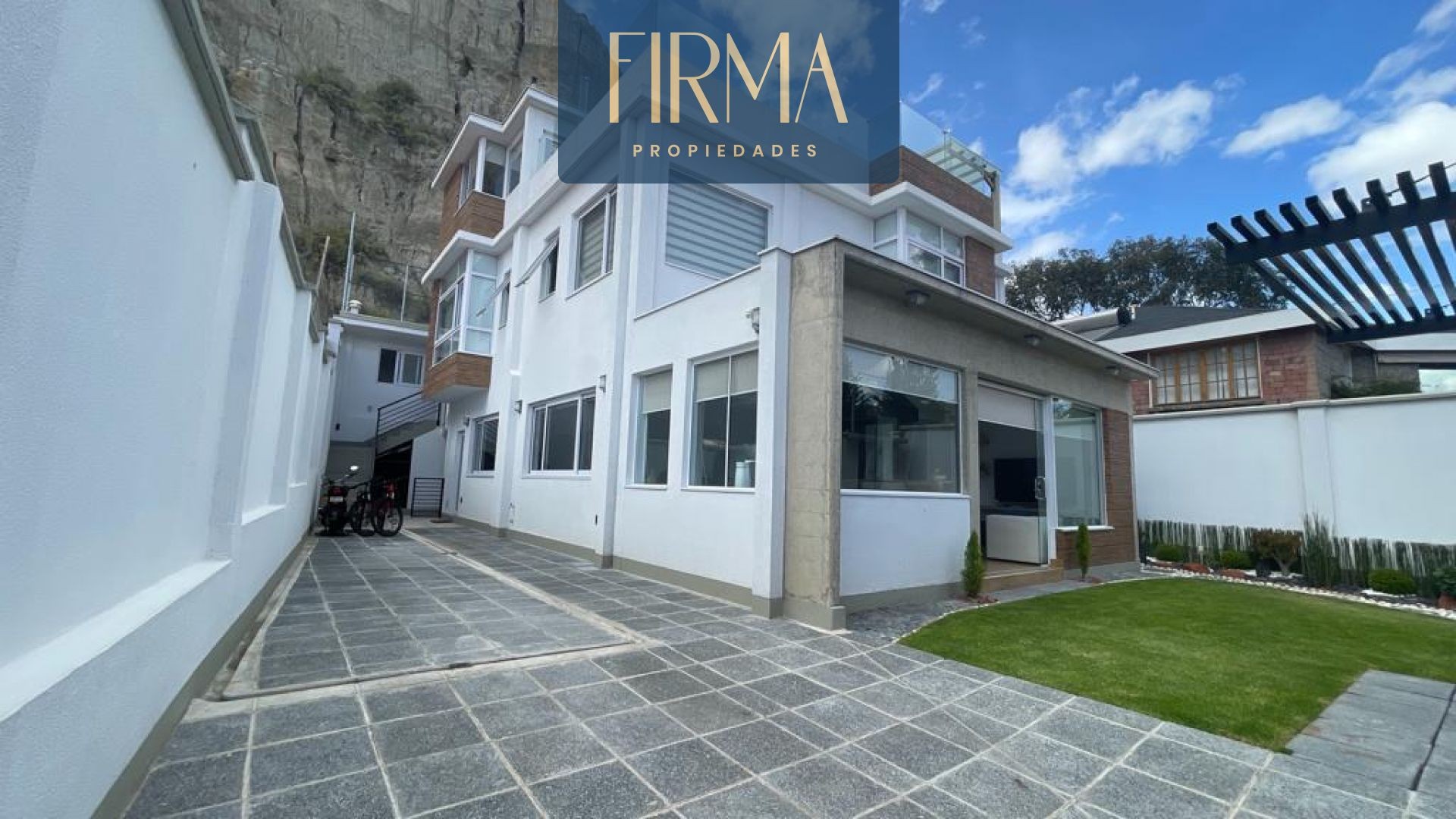 Casa en Achumani en La Paz 4 dormitorios 7 baños 3 parqueos Foto 3