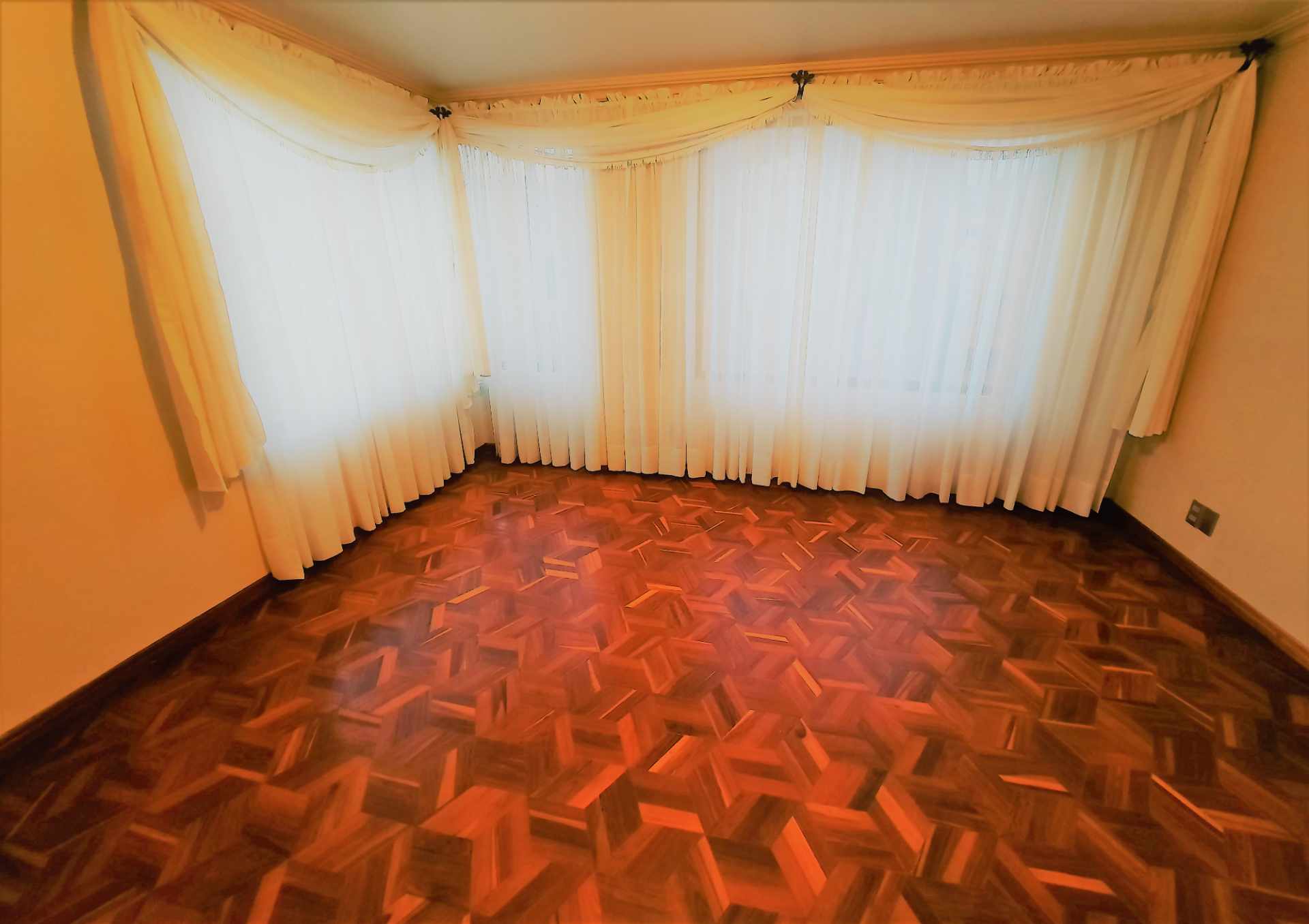 Departamento A 1 cuadra Plaza Humboldt Calacoto Foto 22