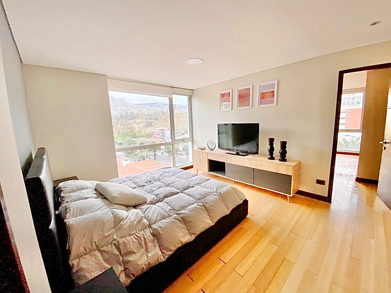 En Alquiler a $us 850 Foto 1