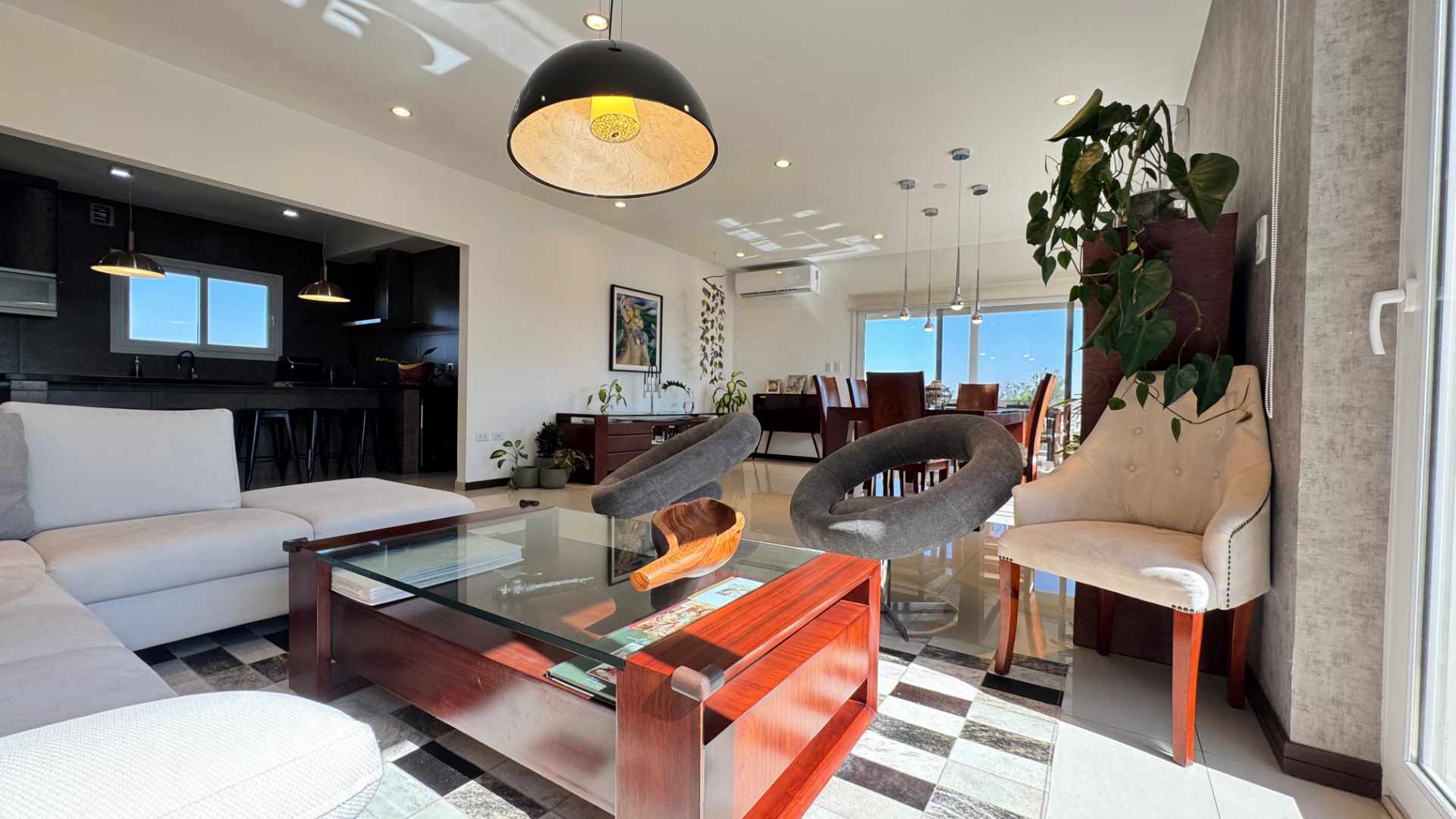 Departamento en Entre 8vo y 9no anillo Norte en Santa Cruz de la Sierra 4 dormitorios 4 baños 2 parqueos Foto 4