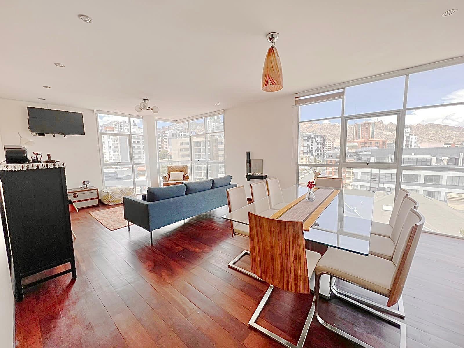 Departamento en AlquilerDEPARTAMENTO PENTHOUSE  AMOBLADO EN ALQUILER, BAJO ACHUMANI  3 dormitorios 3 baños 1 parqueos Foto 1