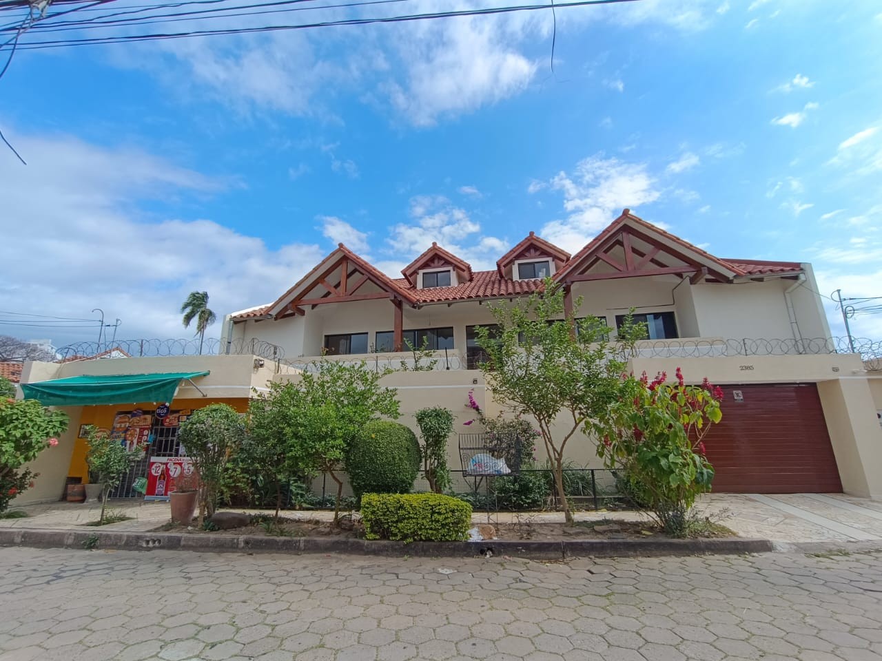 Casa en VentaB. Petrolero Norte Entre Av Alemana y Av Beni  casi 2do. anillo Foto 5