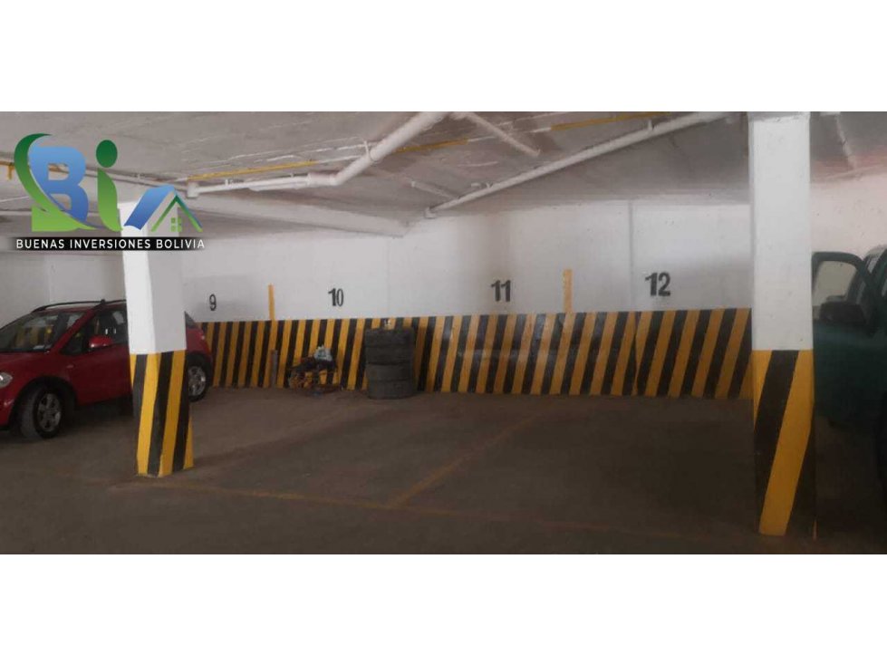 Casa en Queru Queru en Cochabamba 4 dormitorios 5 baños 2 parqueos Foto 3