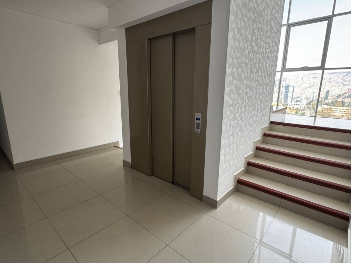 Departamento en Cota Cota en La Paz 3 dormitorios 2 baños 1 parqueos Foto 3