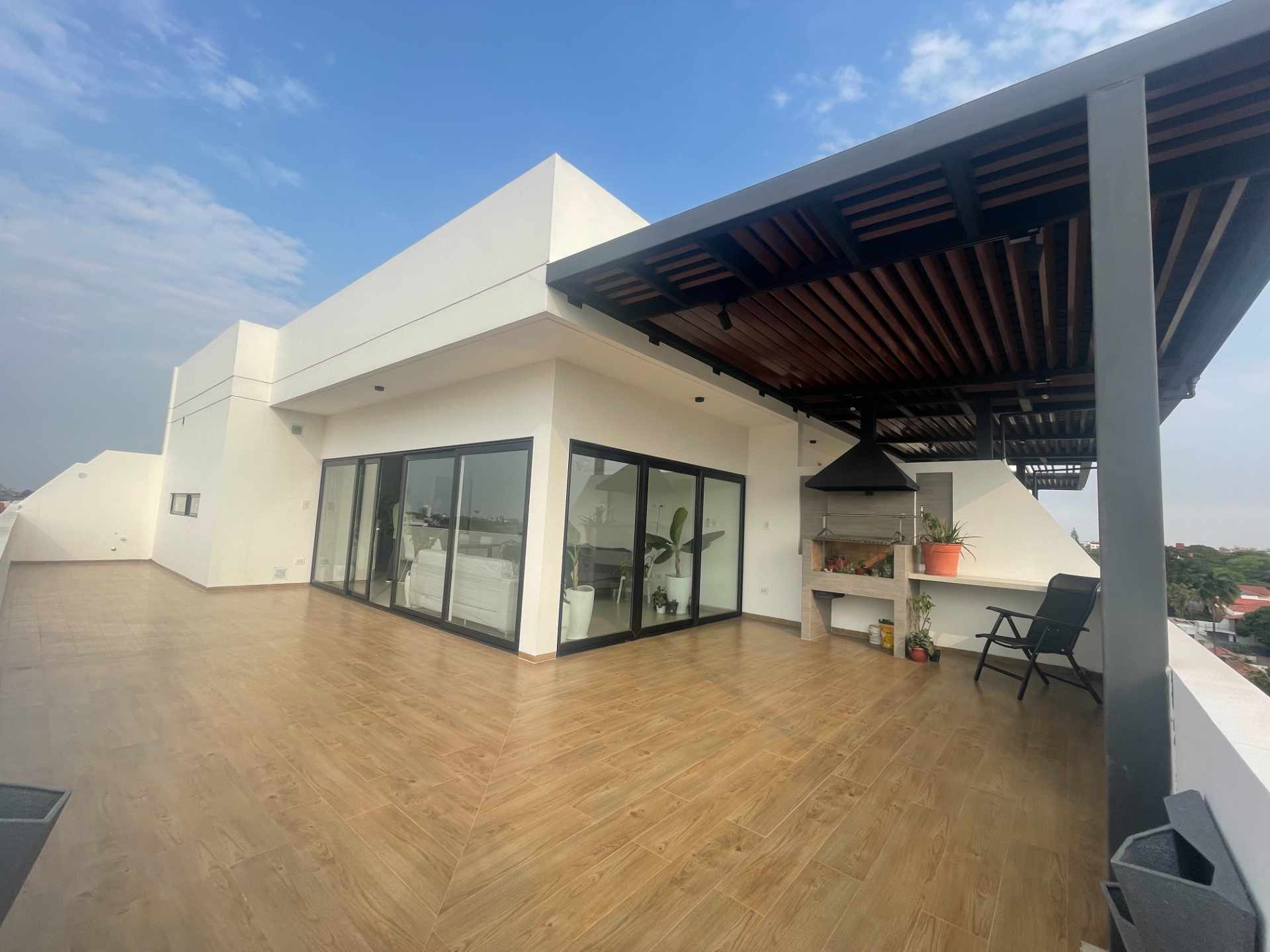 Departamento en Entre 2do y 3er anillo Este en Santa Cruz de la Sierra 3 dormitorios 3 baños 2 parqueos Foto 32